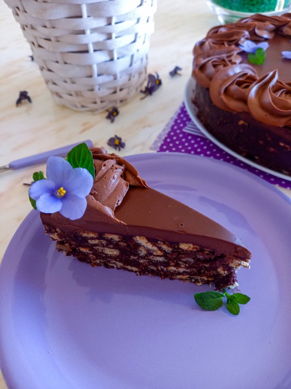 Чоколадна торта со бисквити и кафе