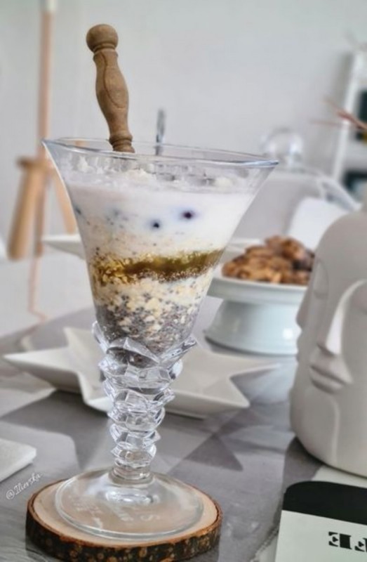 Десерт во чаша со боровинки и кокос