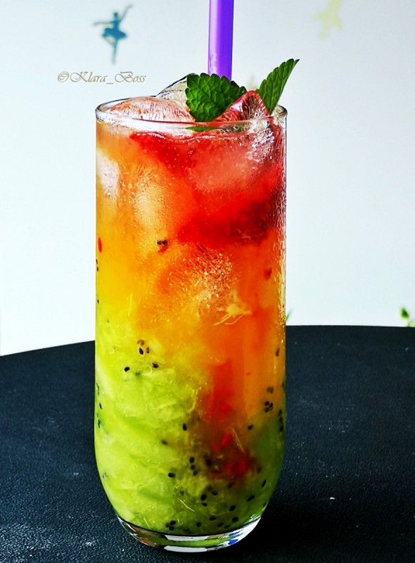 Безалкохолен летен овошен пијалок 