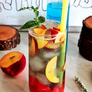 Акохолно-овошен летен пијалок 